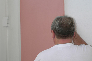 VEINAL | Anbringung Wohnklimaplatten Anbringung Wohnklimaplatte an die Wand